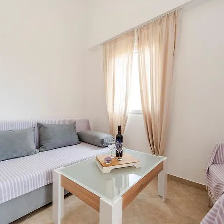 Simic 2 By Interhome * Вир