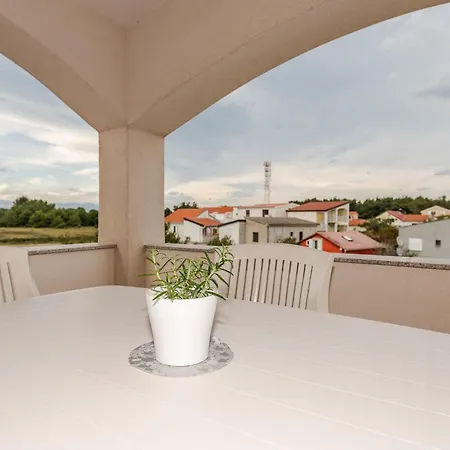 Simic 2 By Interhome *