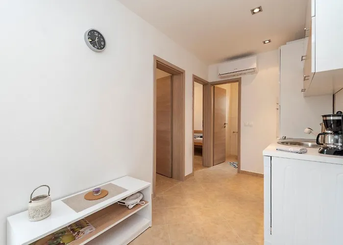 Simic 2 By Interhome